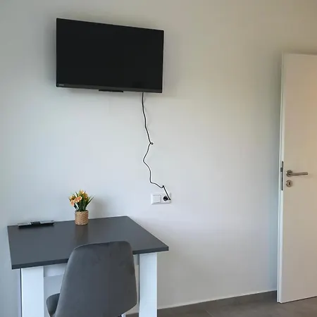 Frisch Saniert, Moderne Fuer 1 Bis 37 Personen, Warme Weihnachten Apartment Boebingen an der Rems