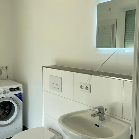 Apartment Frisch Saniert, Moderne Fuer 1 Bis 37 Personen, Warme Weihnachten